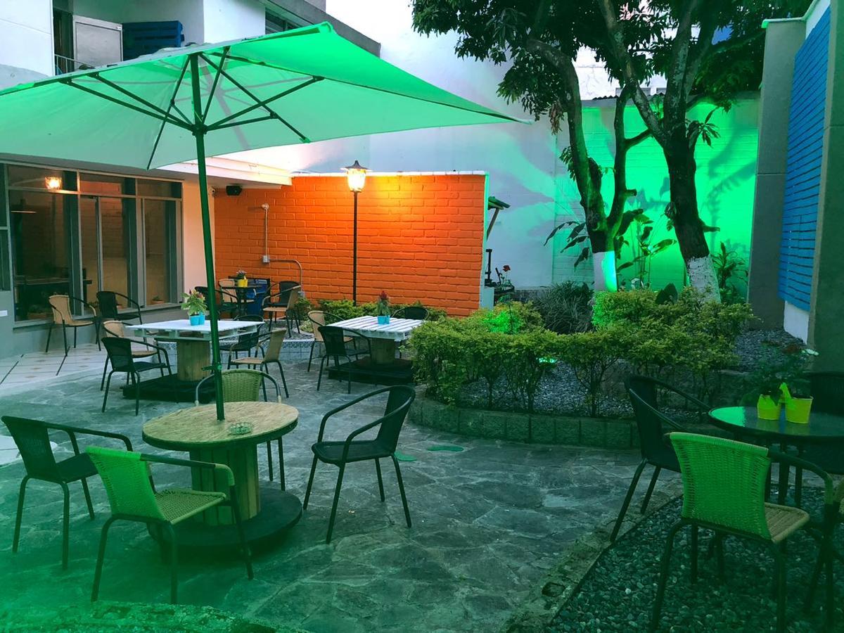 Backpackers Inn Medellin Exterior photo